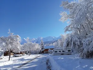 Emplacement - Stellplatz Nature (1 Zelt, Wohnwagen, Wohnmobil / 1 Auto) - Campasun Camping Le Clos du Pin