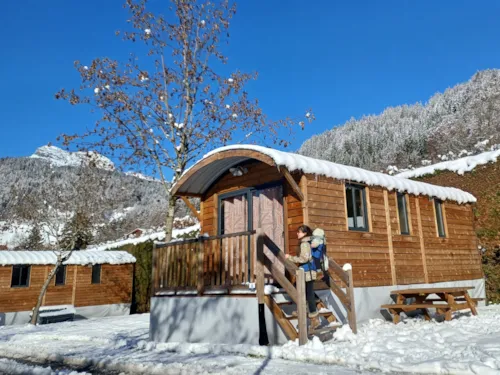 Accommodation - Gipsycar Grand Bornand - 22M² - 2 Bedrooms - image n°6 - Campasun Camping Le Clos du Pin