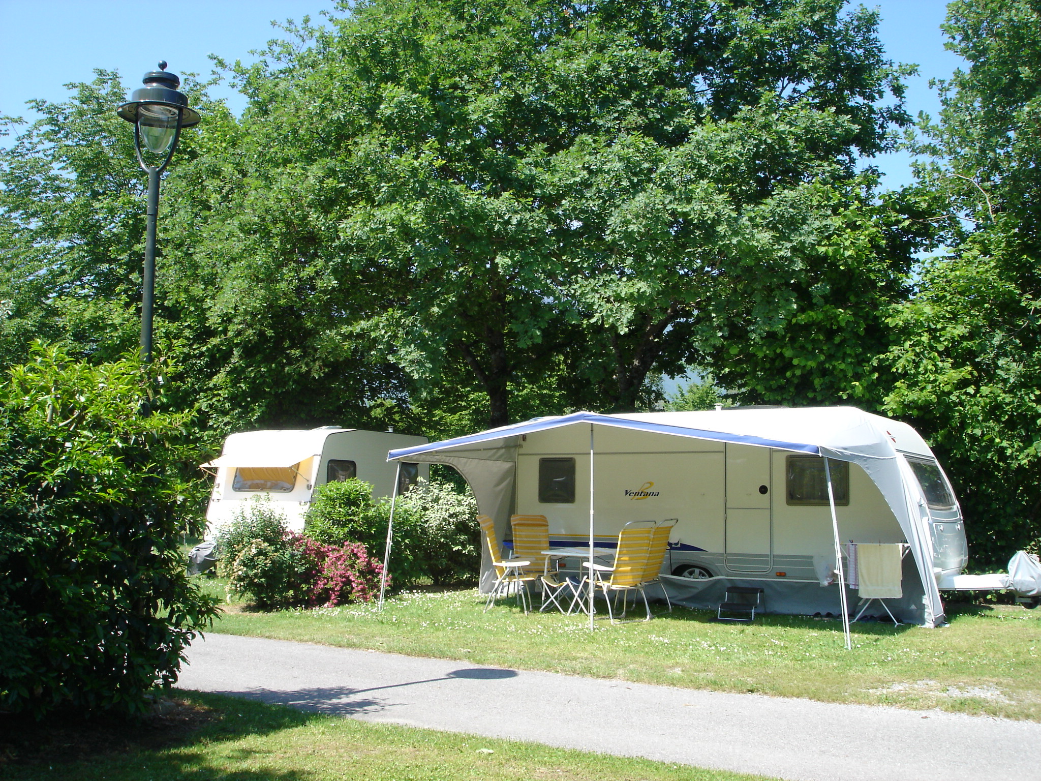 Kampeerplaats - Standaard Plek + 10A - Camping Europa