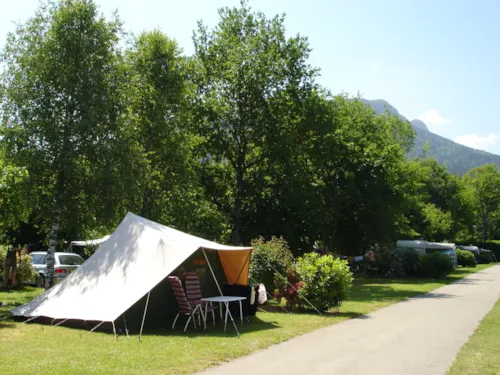 Kampeerplaats(en) - Standaard Kampeerplaats 10A _ Caravan, Bestelwagen Of Tent - image n°3 - Camping Europa
