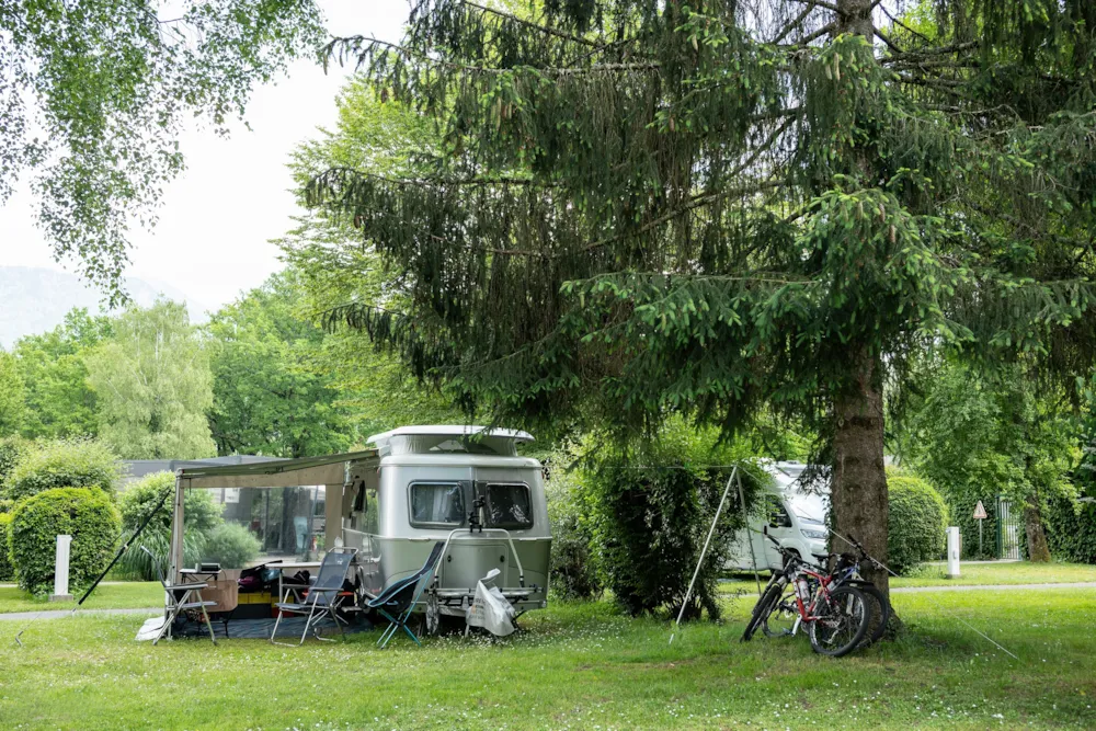 Stellplatz - Komfort Platz  10A _ Wohnwagen Und Wohnmobile - Camping Europa