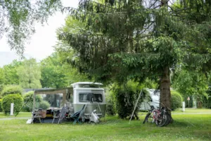 Emplacement - Pitch CONFORT 10A _ Caravan and motorhome - Camping Europa