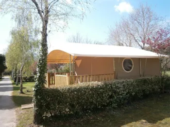 Mietunterkunft - Zeltbungalow Canada / Lodge - Überdachte Terrasse - Camping Kérabus