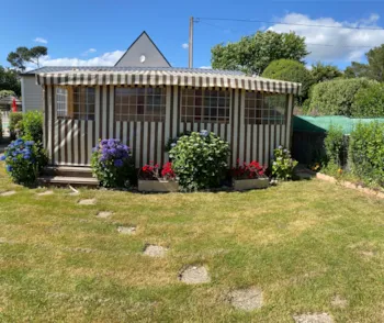 Mietunterkunft - Mobilheim - 3 Schlafzimmer  - Überdachte Terrasse - Tv - - Camping Kérabus