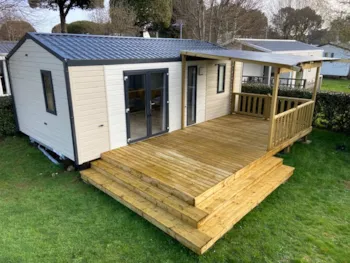 Mietunterkunft - Mobilheim Komfort - 2 Schlafzimmer - Halbüberdachte Terrasse - Tv - - Camping Kérabus
