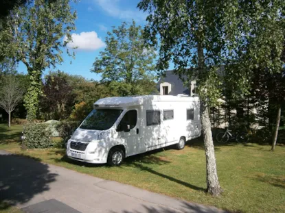 Emplacement Camping : Tente, Caravane Ou Camping-Car – Avec Électricité
