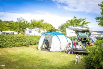 Stellplatz - Camping Stellplatz 80-100M² - Parzellierter (Auto + Zelt/Wohnwagen Oder Wohnmobil) - Camping Neptune