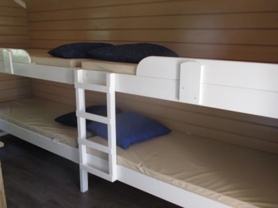 Hiking lodge with heating and fridge — 4
