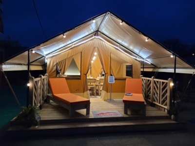 Lodge Tent Ready-to-camp - stress-free camping with real beds!