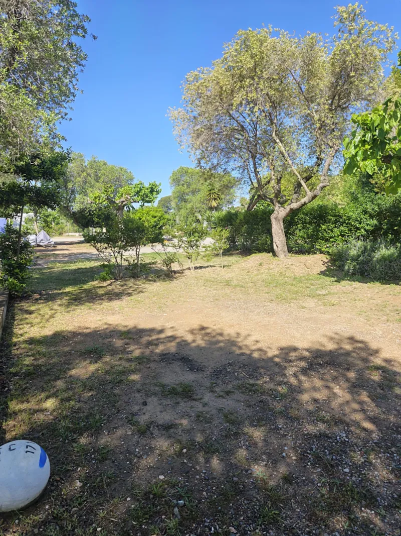 Emplacement Superieur Tente Ou Caravane