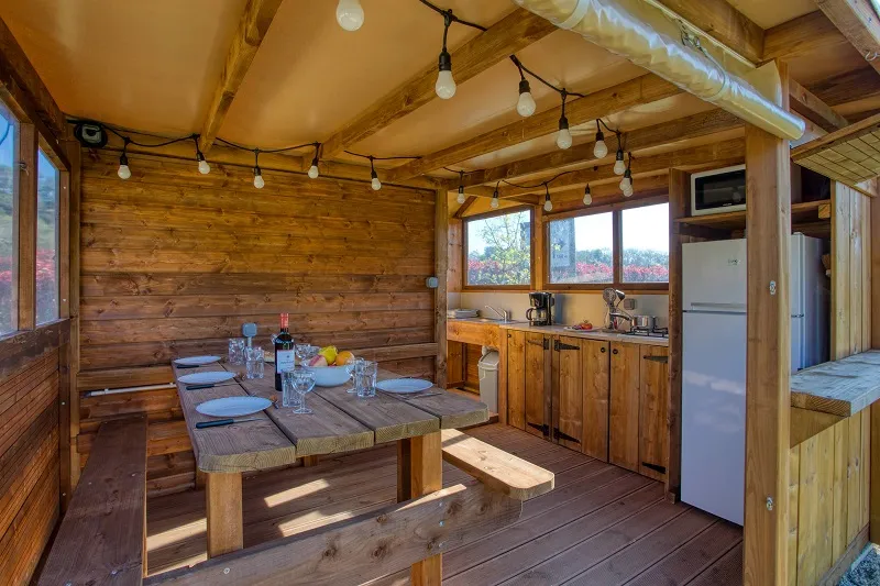 Forfait Premium Freecamp Guinguette - Emplacement Équipé D'une Douche Et D'un Sanitaire Privés.