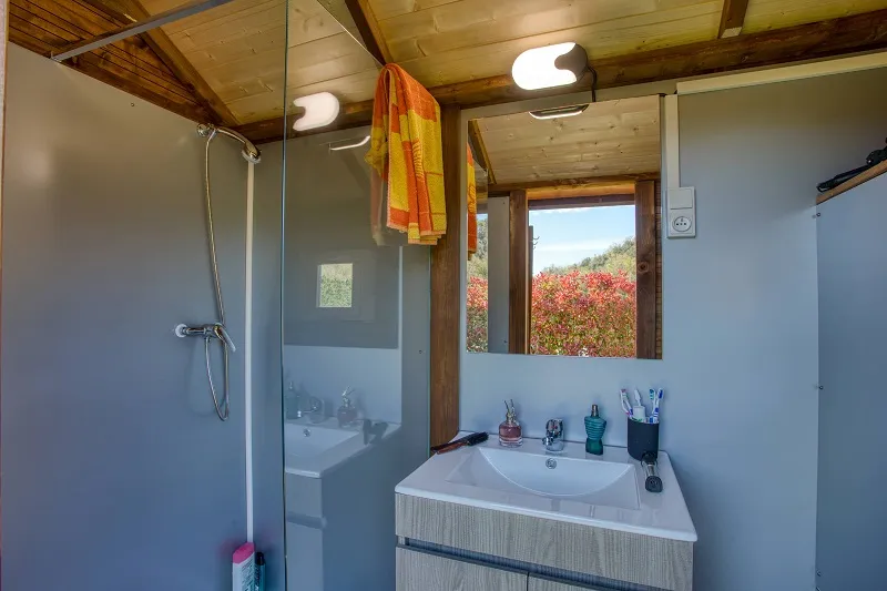 Forfait Premium Freecamp Guinguette - Emplacement Équipé D'une Douche Et D'un Sanitaire Privés.