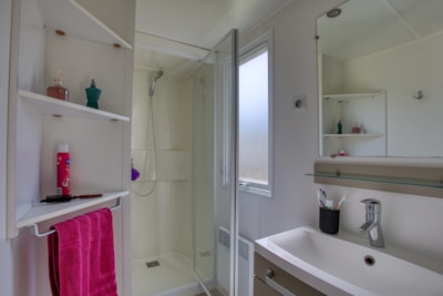 Mobile home Confort 30m² (2 bedrooms) - sheltered terrace 13m² + TV + Air Conditioning