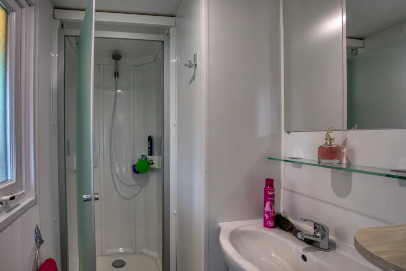 Mobil-Home Premium 34M² (2 Chambres) - Climatisation + Lave-Vaiselle + Tv