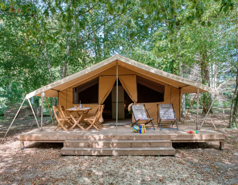 Huuraccommodatie(s) - Tente Safari Confort 25M² (2 Kamers) - Zonder Privé Sanitair + Overdekt Terras - Flower Camping La Sagne