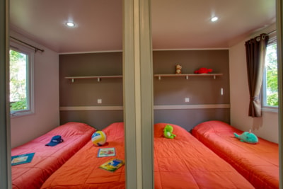 Mobile home Confort 34m² (3 bedrooms) - sheltered terrace + TV + Air Conditioning