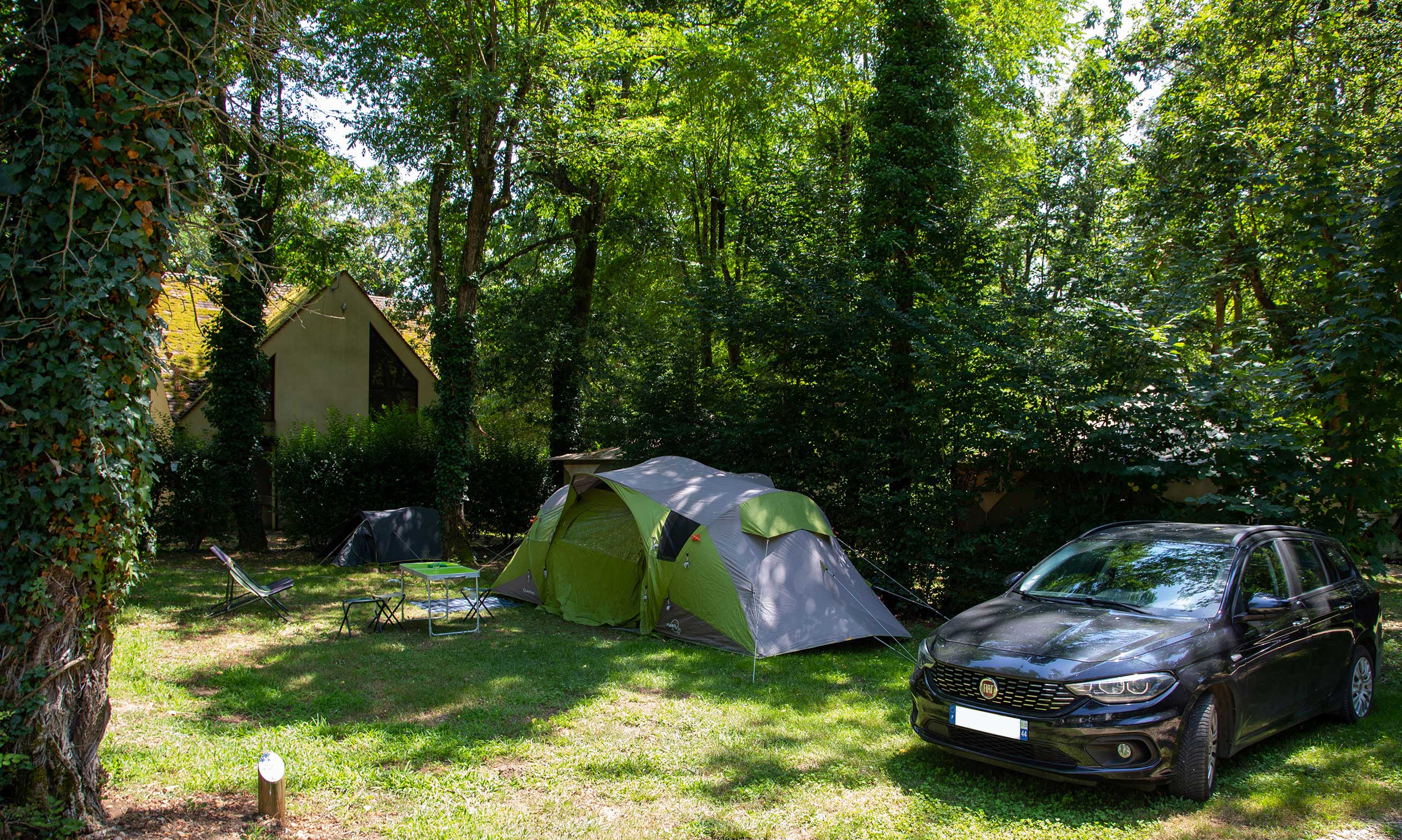 Pitch - Privilege Package 200M² + Electricity - Flower Camping La Sagne