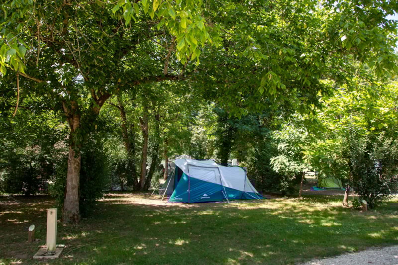 Forfait Nature sans électricité (1 tente, caravane ou camping-car / 1 voiture)