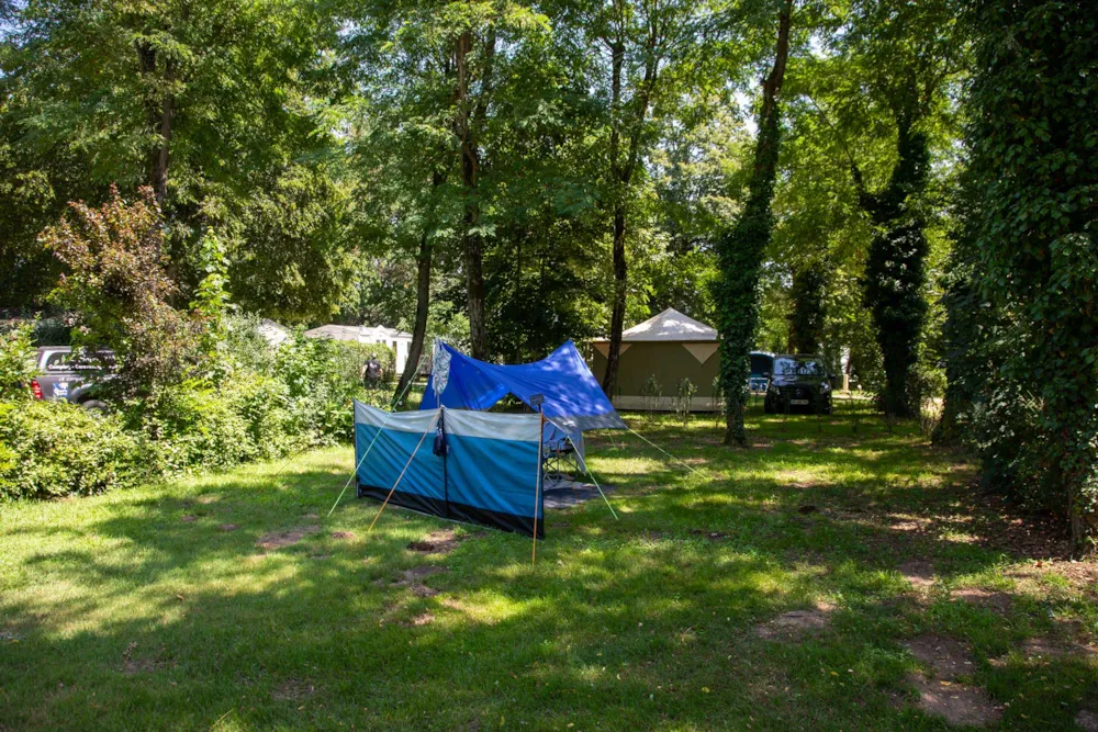 Kampeerplaats(en) - Privilege Formule 200M² Zonder Elektriciteit - Flower Camping La Sagne