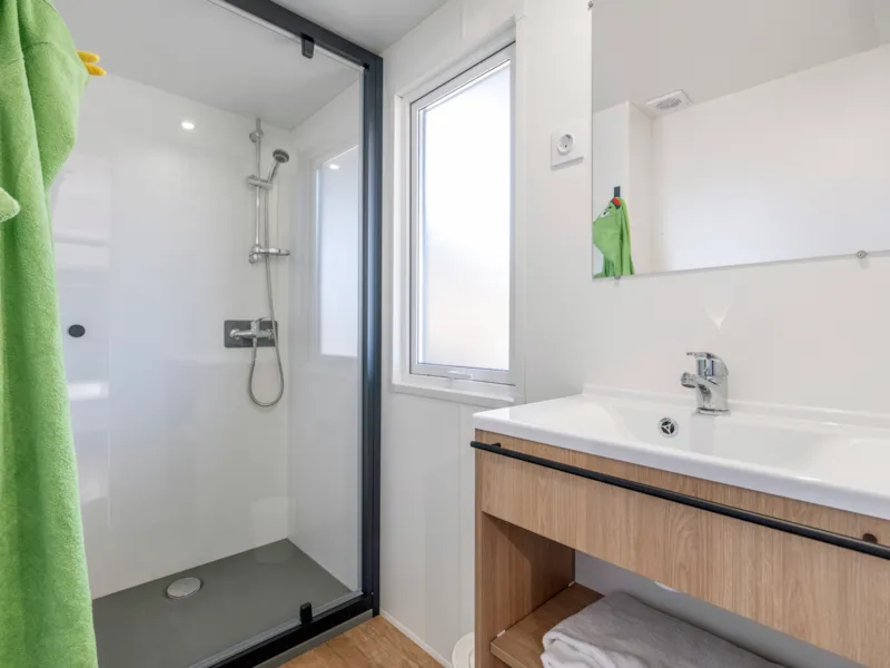 New// Homeflower Premium 29M² - 2 Chambres + Terrasse Semi-Couverte + Lv + Tv + Draps + Clim -