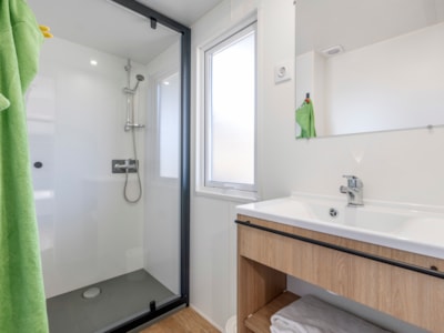 NEW// HomeFlower Premium 29m² - 2 bedrooms + Semi-covered terrace + Dishwasher + TV + Sheets + A/C -