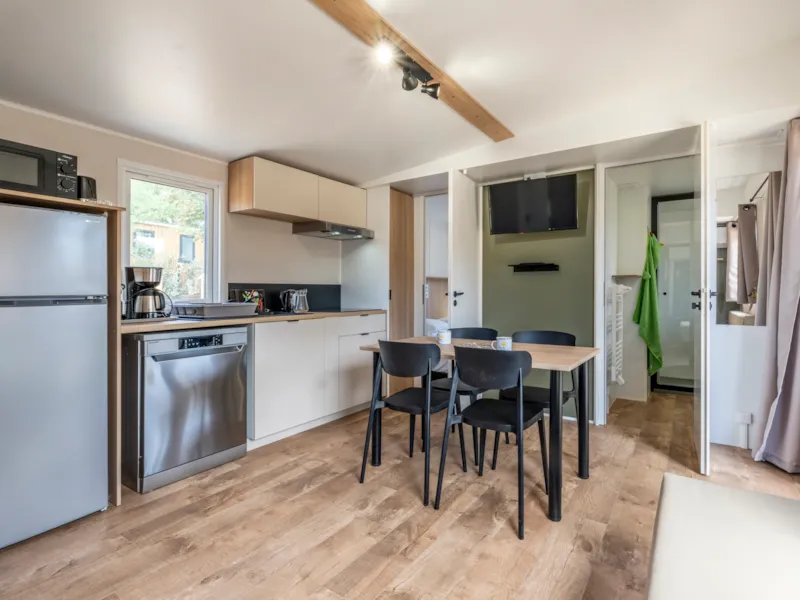 New// Homeflower Premium 29M² - 2 Chambres + Terrasse Semi-Couverte + Lv + Tv + Draps + Clim -