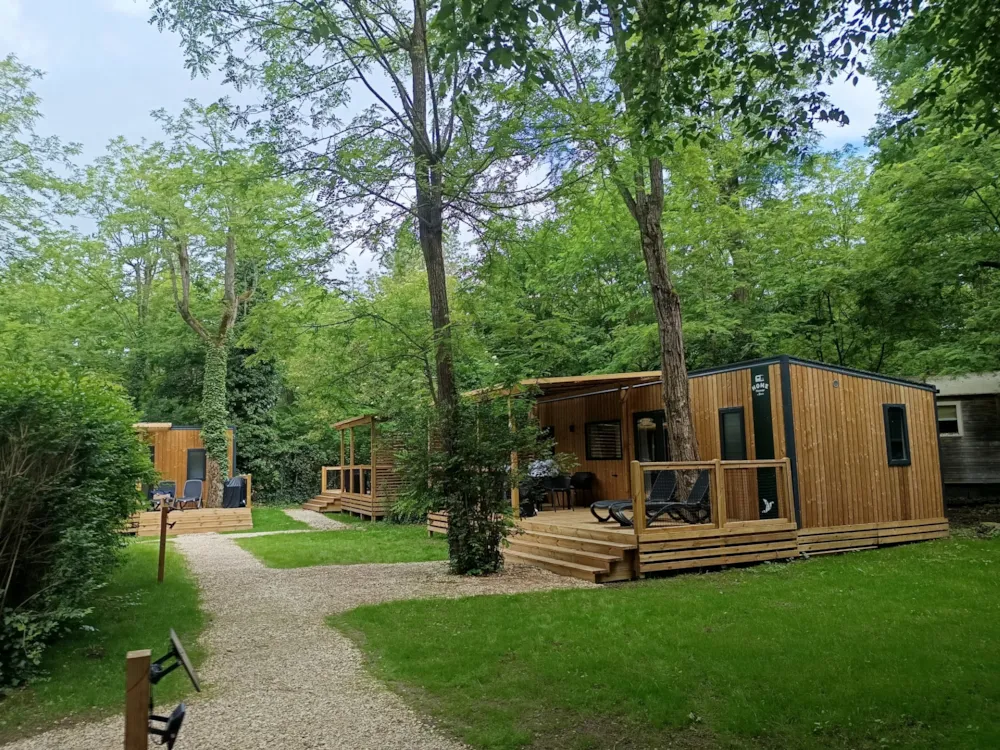 Neu//Homeflower Premium 29M² –2 Schlafzimmer+Halb Überdachte Terrasse+Geschirrspüler+Tv+Klimaanlage-