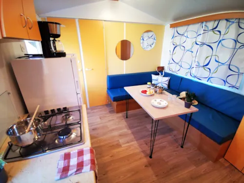 Location - Mobil-Home Famille Plus  - 23M² - 2 Chambres + Banquette Convertible 2 Places - image n°2 - Camping Le Coin Charmant