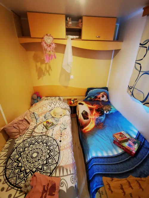 Location - Mobil-Home Famille Plus  - 23M² - 2 Chambres + Banquette Convertible 2 Places - image n°4 - Camping Le Coin Charmant