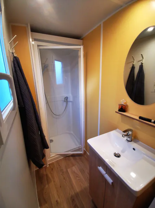Location - Mobil-Home Famille Plus  - 23M² - 2 Chambres + Banquette Convertible 2 Places - image n°3 - Camping Le Coin Charmant