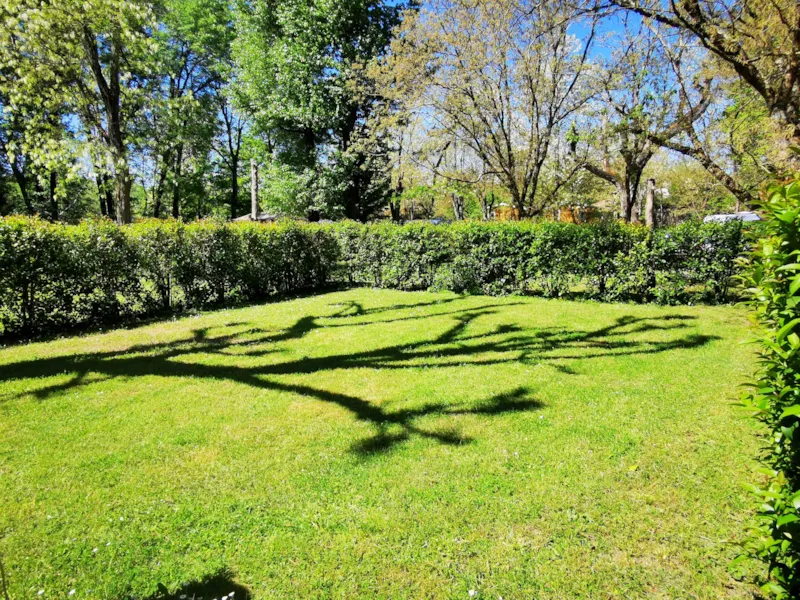 Emplacement 90M² À 200M² Environ: Voiture + Tente/Caravane Ou Camping-Car