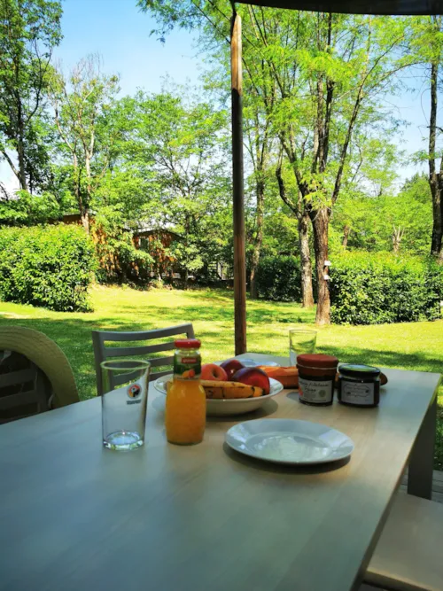 Location - Mobilodge - 16M² - 2 Chambres - Sans Sanitaires - image n°2 - Camping Le Coin Charmant