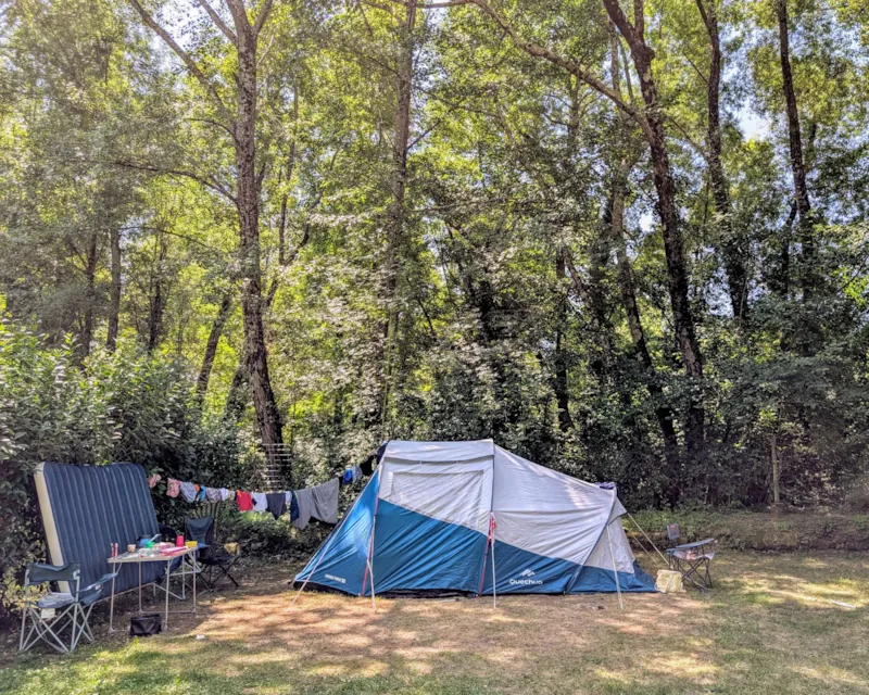 Emplacement 90M² À 200M² Environ: Voiture + Tente/Caravane Ou Camping-Car