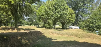 Stellplatz - Forfait Nature (2 Personen, 1 Fahrzeug, Ohne Strom) - Camping Seasonova Lac de Bournazel