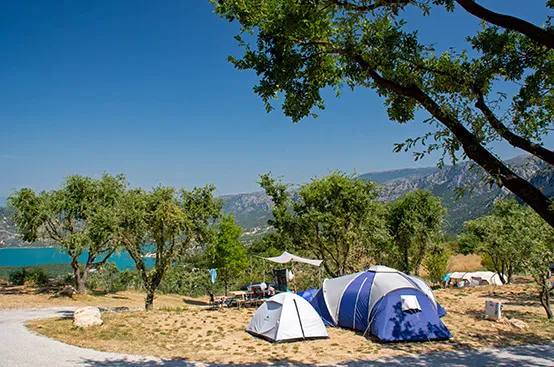 Piazzola Confort (1 tenda, roulotte, camper / 1 auto / Elettricità 6A)