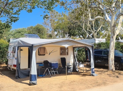 Pitch Grand Confort  electricity 10A & water — 1
