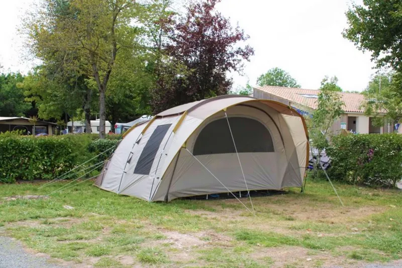 Forfait 2 Pers. Sans Électricité, Ensoleillé Et Non Délimité.