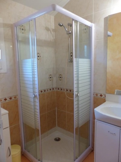 Chalet Confort -35m² -2 bedrooms - semi-covered terrace - TV - Air conditioning