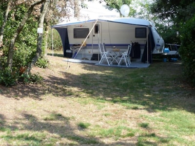 COMFORT Package with table and elect 6A : Pitch, car, tent or caravan or camping-car, electricity,