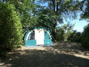 Stellplatz - Standard Pauschale : Stellplatz, Auto, Zelt/Wohnwagen/Wohnmobil - Flower Camping Le Martinet Rouge