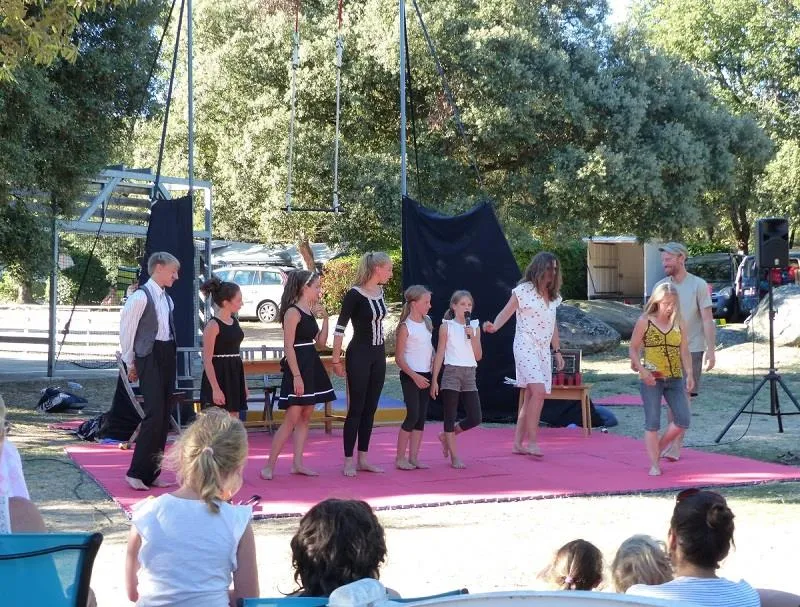 Flower Camping Le Martinet Rouge