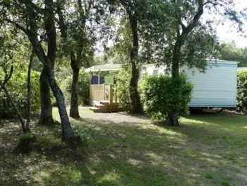 Mietunterkunft - Mobil Home Standard 25M² 2 Zimmer  - Halbüberdachte Terrasse - Flower Camping Le Martinet Rouge