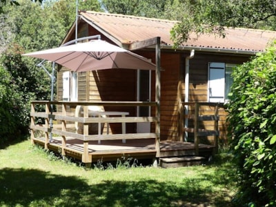 Chalet Confort -35m² -2 bedrooms - semi-covered terrace - TV - Air conditioning