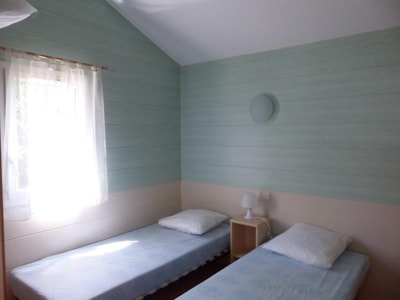 Chalet Confort -35m² -2 bedrooms - semi-covered terrace - TV - Air conditioning