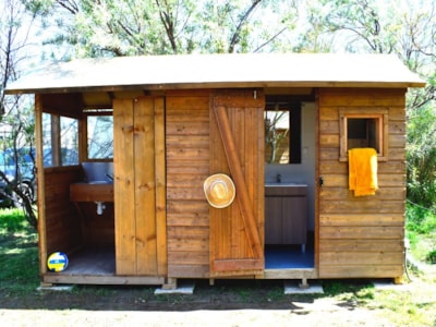 Pitch Premium Freecamp : private bathroom + private kitchen area + electricity