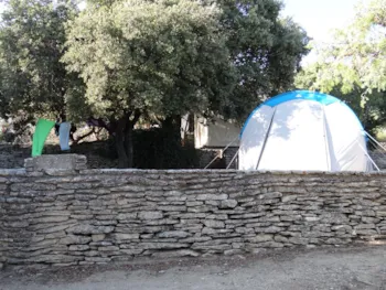 Stellplatz - Stellplatz + 1 Auto + Strom - Clico Chic - Camping Les Sources de Gordes