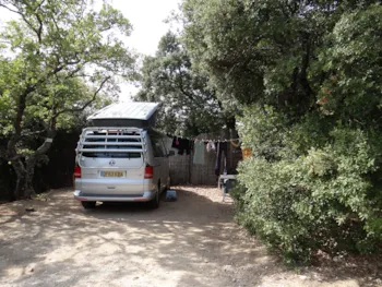 Stellplatz - Stellplatz : Wohnmobil/Wohnwagen + Strom - Clico Chic - Camping Les Sources de Gordes