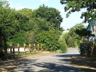 Outdoor relaxation spot + tent or caravan + vehicle, without electricity — 1