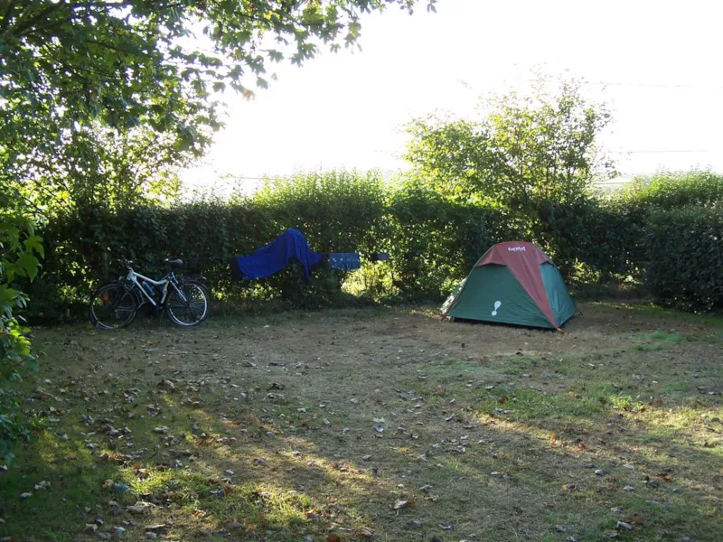 Emplacement Randonneur À Pied Ou À Vélo Avec Tente