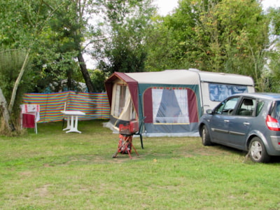 Outdoor relaxation spot + tent or caravan + vehicle, without electricity — 6